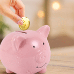 Tirelire cochon rose souriant en céramique – Image 6